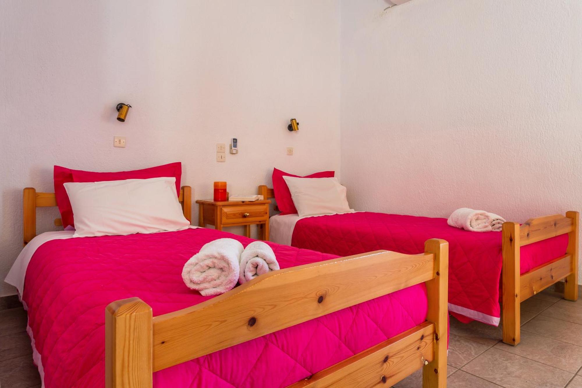 Nikolaos Studios Apartments Skopelos Town Exterior photo