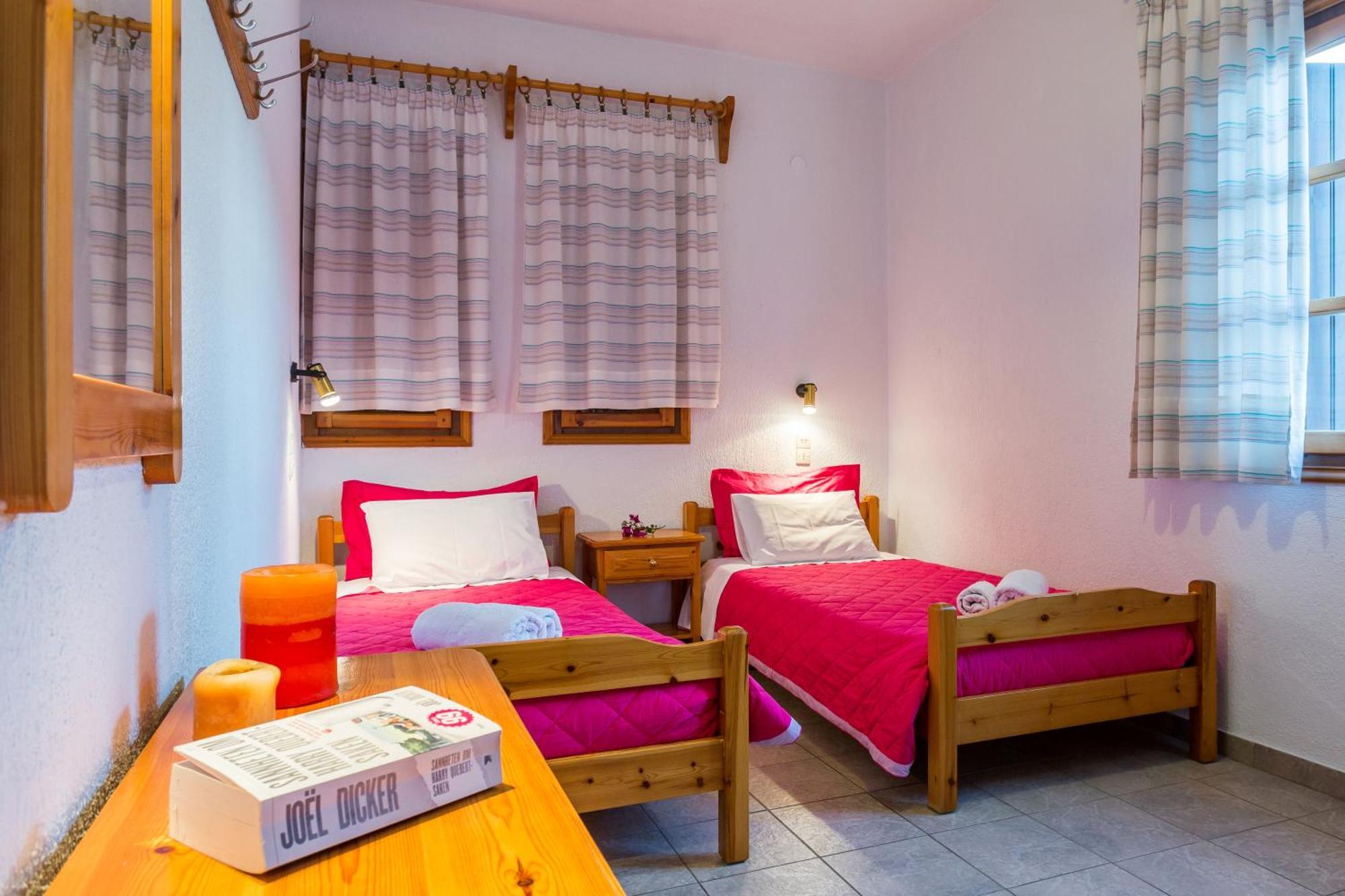 Nikolaos Studios Apartments Skopelos Town Exterior photo