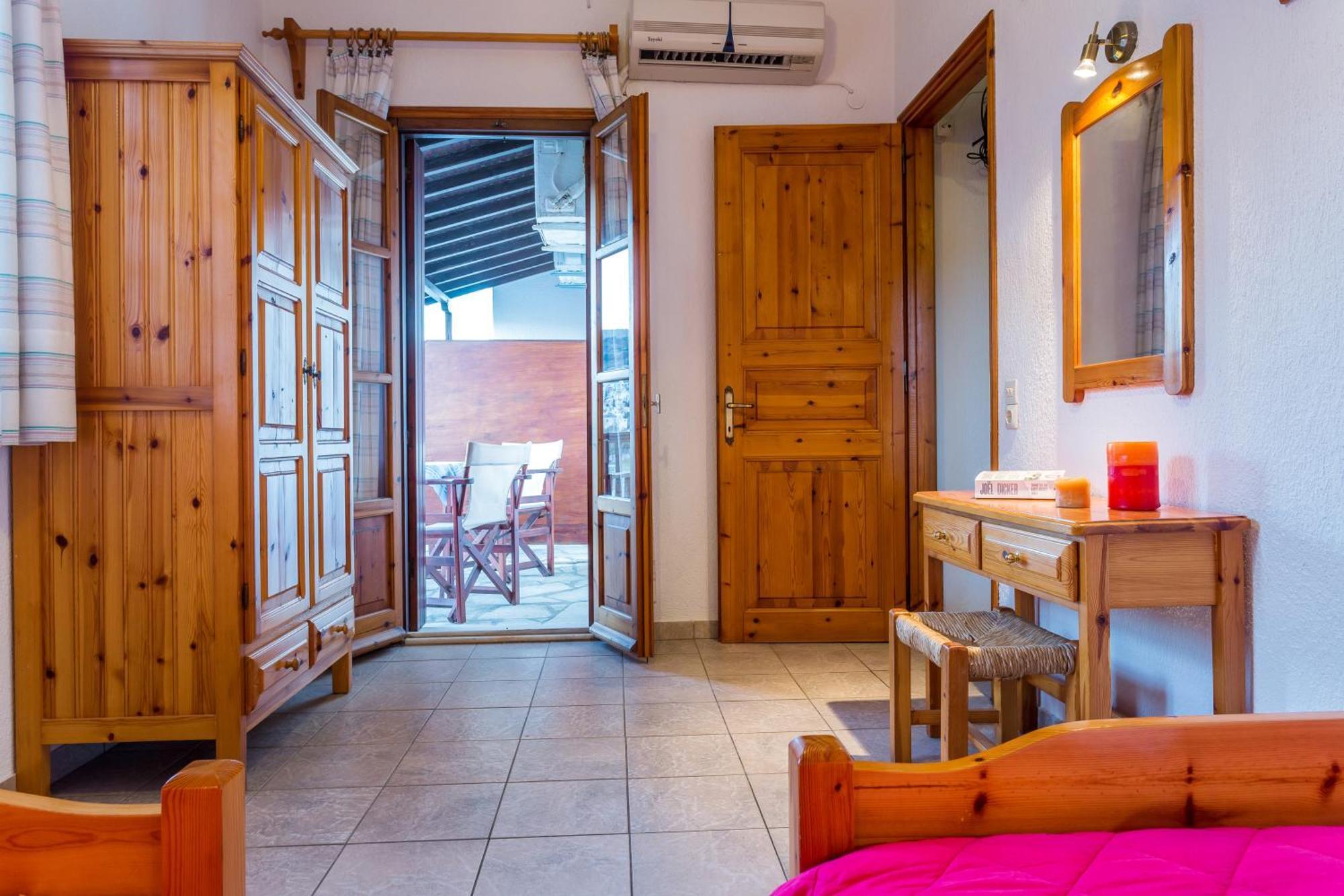 Nikolaos Studios Apartments Skopelos Town Exterior photo