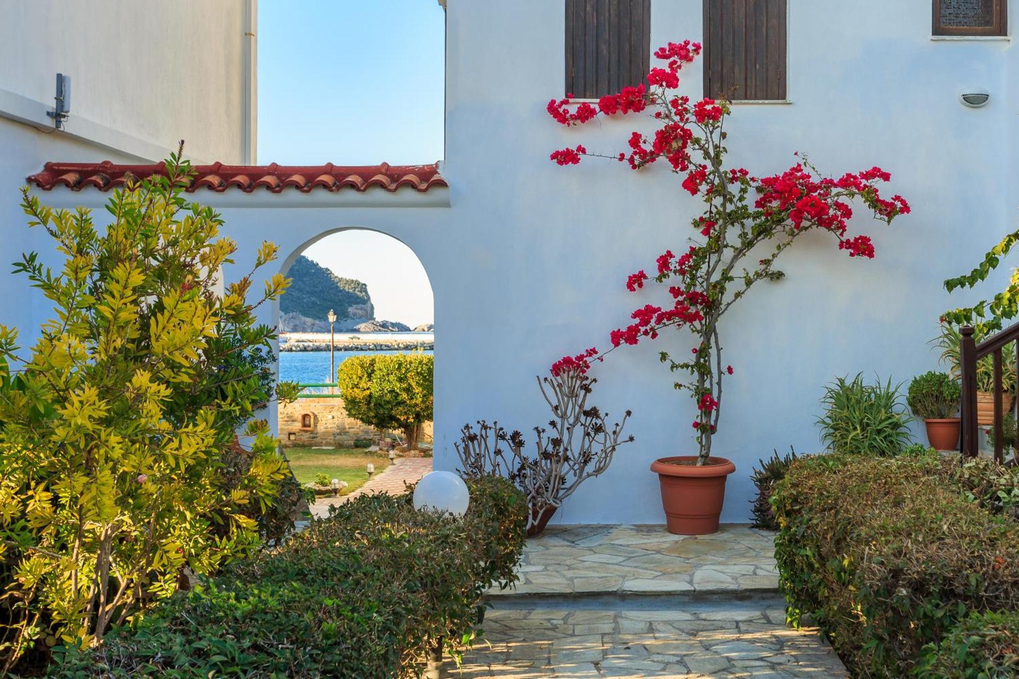 Nikolaos Studios Apartments Skopelos Town Exterior photo