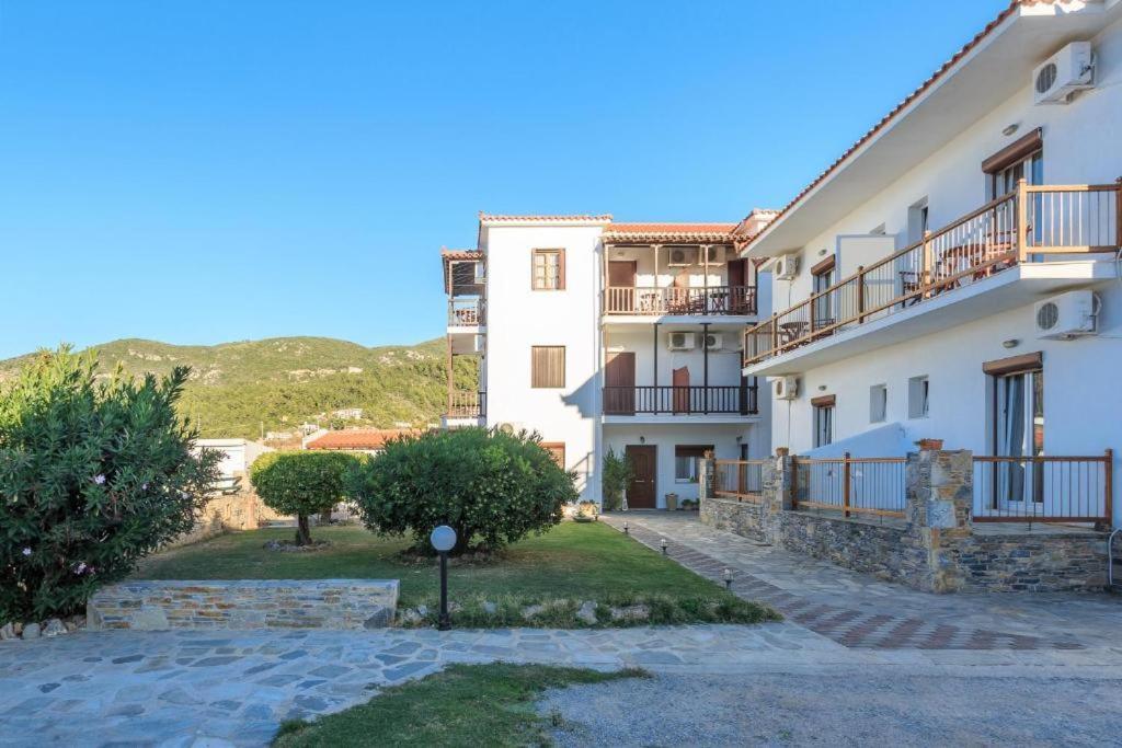Nikolaos Studios Apartments Skopelos Town Exterior photo
