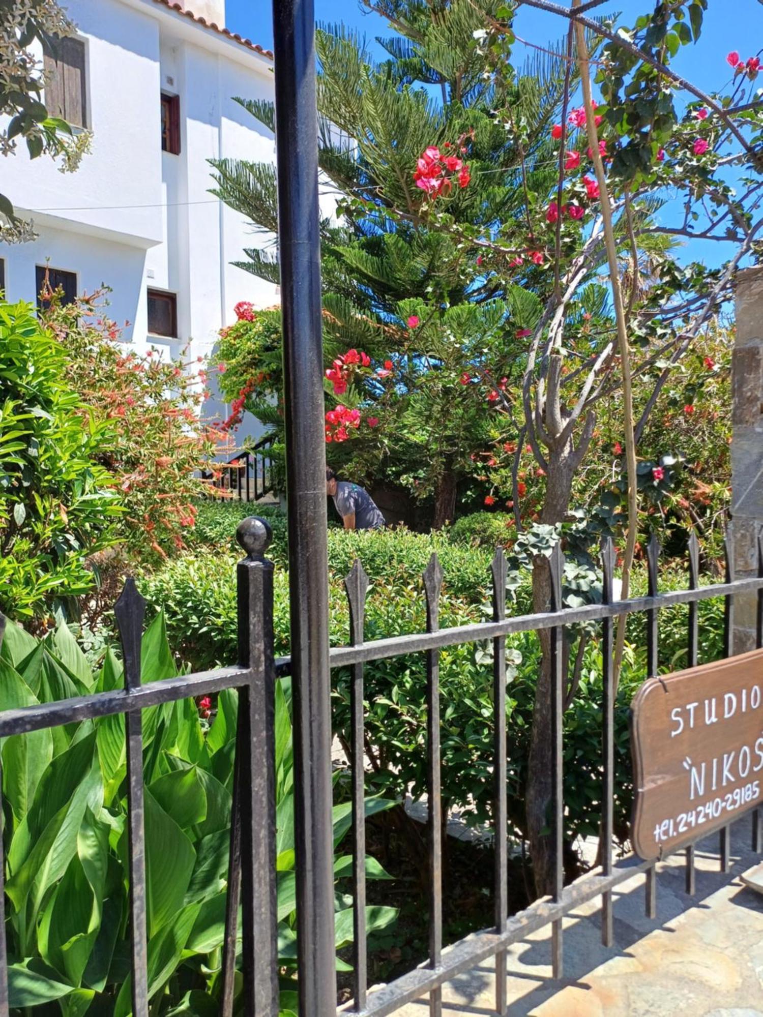 Nikolaos Studios Apartments Skopelos Town Exterior photo