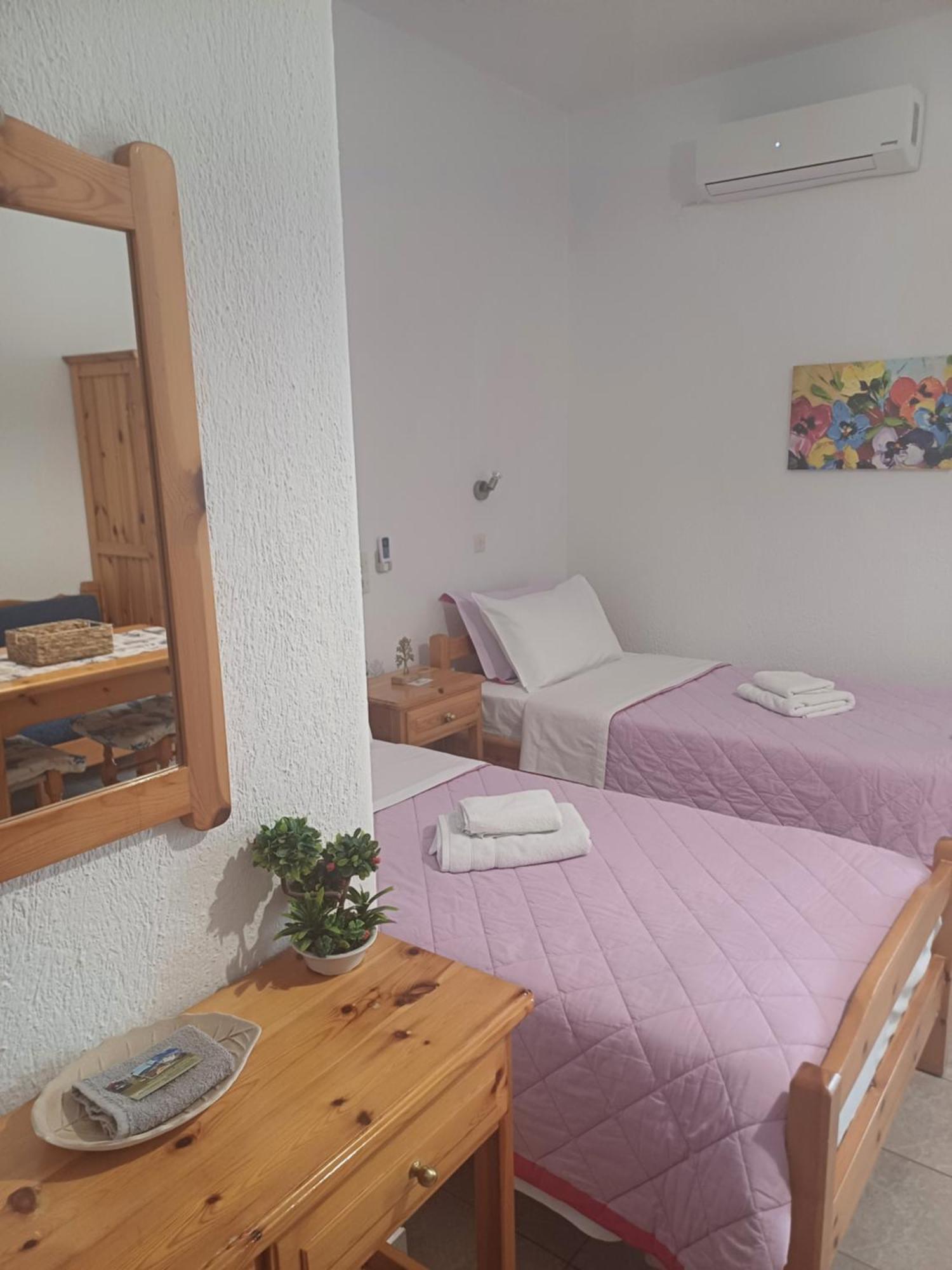 Nikolaos Studios Apartments Skopelos Town Exterior photo